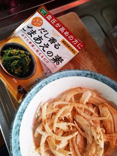 簡単★玉葱のマヨゴマ和え-レシピのメイン写真
