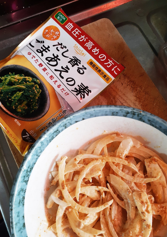 簡単★玉葱のマヨゴマ和え-レシピのメイン写真