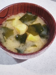 さつまいもとワカメのお味噌汁☆-レシピのメイン写真