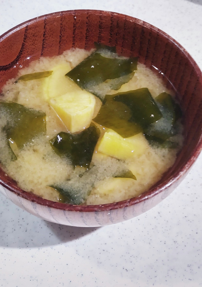 さつまいもとワカメのお味噌汁☆-レシピのメイン写真