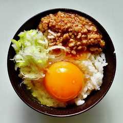 รูปของ 豚の生姜焼き風･卵かけご飯