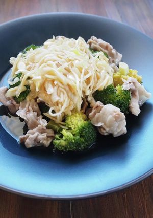 ブロッコリーと豚バラ肉のレンジ蒸し-レシピのメイン写真