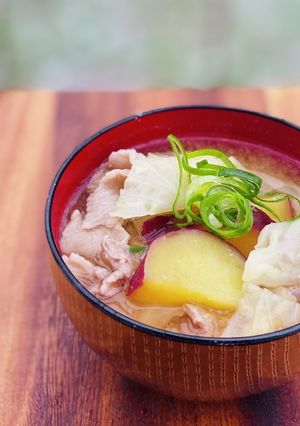 ほっこり。さつまいもとキャベツの豚汁。-レシピのメイン写真
