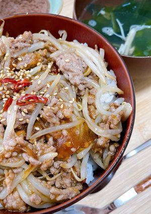 ピリ辛肉もやし丼-レシピのメイン写真
