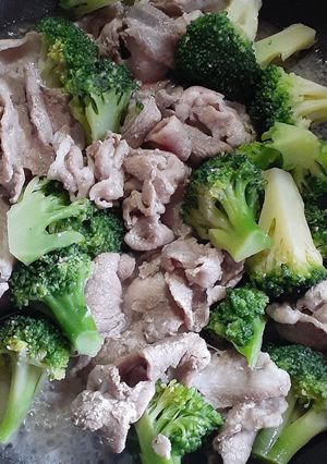 簡単★スライス豚肉とブロッコリーの炒め物-レシピのメイン写真