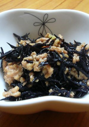 超うまっ♪鶏そぼろとひじき煮-レシピのメイン写真