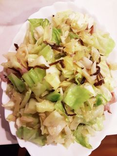 豚こま切れ肉とキャベツの塩昆布炒め-レシピのメイン写真