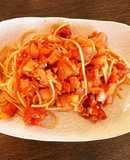 トマト缶と冷蔵庫にあるものでトマトパスタ