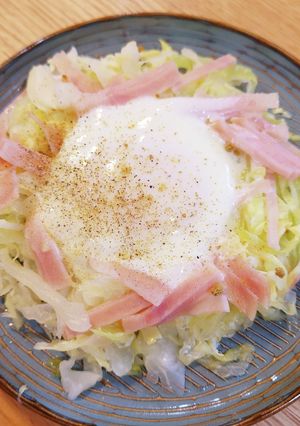 朝食に！ハムキャベツの巣ごもり卵-レシピのメイン写真