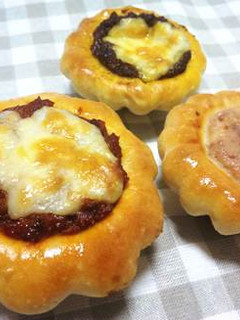 何でも入れて焼いちゃおう、カップ型パン-レシピのメイン写真