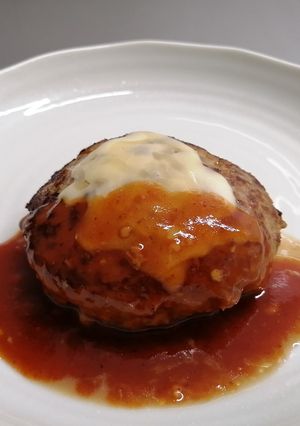 チーズONデミグラスハンバーグ-レシピのメイン写真