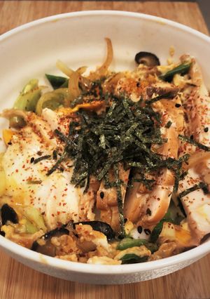 業務スーパースモークチキンで葱ダク親子丼-レシピのメイン写真