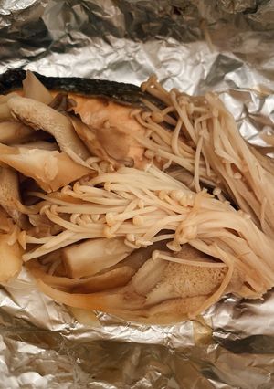フライパンで簡単塩麹風味の鮭のホイル焼き-レシピのメイン写真