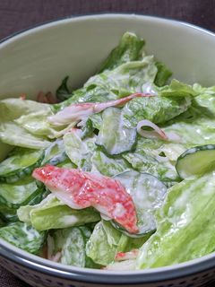 レタスときゅうりとカニカマのサラダ-レシピのメイン写真