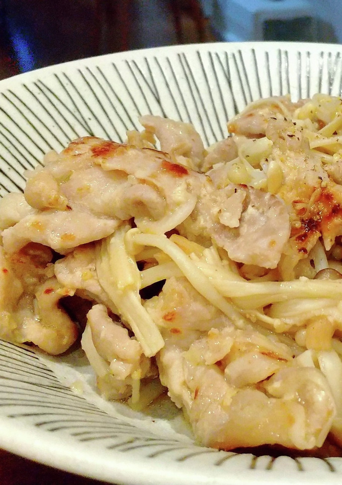 W旨みで簡単！豚肉ときのこの塩麹蒸し炒め-レシピのメイン写真