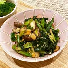 รูปของ ちぢみほうれん草と椎茸炒め#ベジタリアン