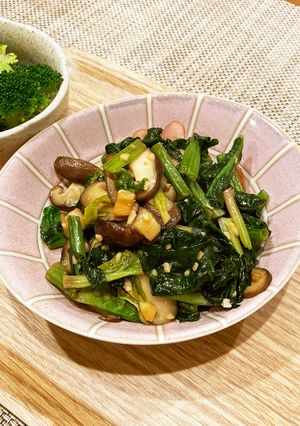 ちぢみほうれん草と椎茸炒め#ベジタリアン-レシピのメイン写真