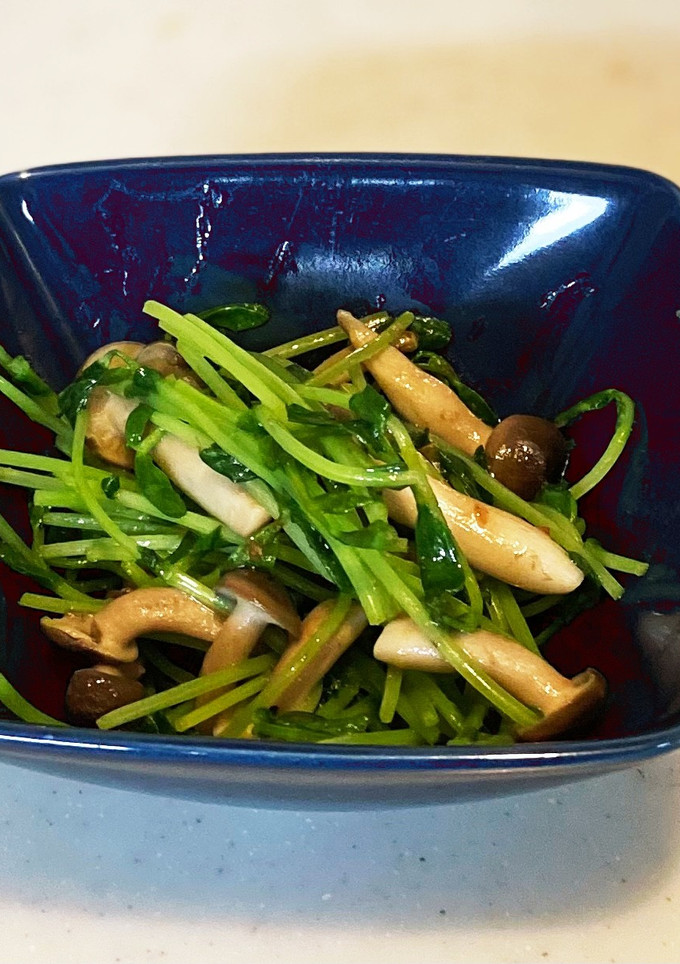 簡単副菜　豆苗としめじの炒め物-レシピのメイン写真