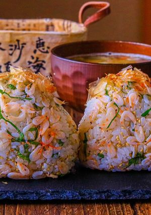 釜揚げ小海老とゴマ、大葉のおにぎり-レシピのメイン写真