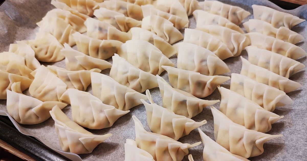 みんなの食卓 餃子を作ろう! 簡単！みんなで作ろう！餃子100個！ by 単身赴任サラリーマン