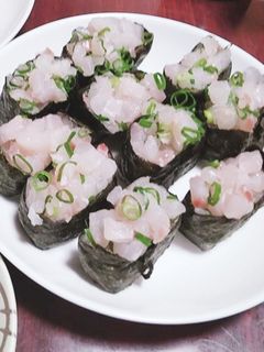 スーパーのお刺身を細かくして軍艦寿司に♪-レシピのメイン写真