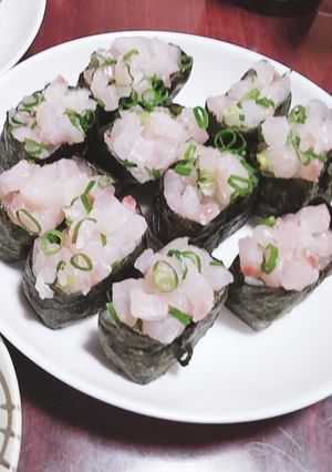 スーパーのお刺身を細かくして軍艦寿司に♪-レシピのメイン写真