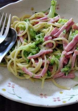 春色!ブロッコリーとベーコンのパスタ-レシピのメイン写真