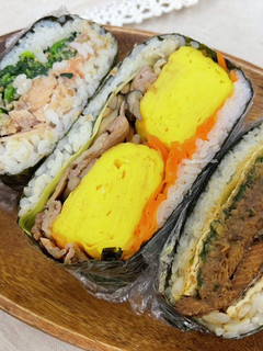 青菜と鮭のおにぎらず【ここから栄養士】-レシピのメイン写真