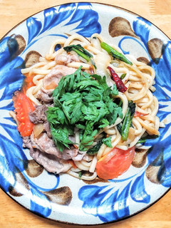 豚こま肉と春菊とトマトの焼うどん-レシピのメイン写真