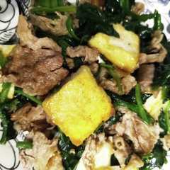 รูปของ 牛肉と厚揚げとほうれん草のオイスター炒め