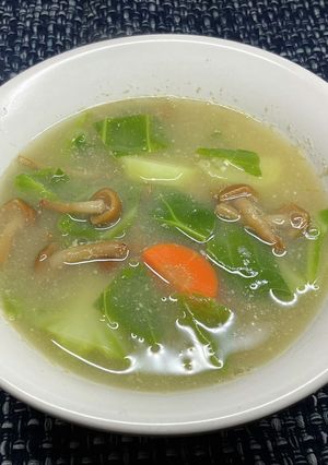 キャベツ・なめこ・じゃがいも・人参味噌汁-レシピのメイン写真