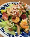 エビとベーコンの食物繊維たっぷりサラダ