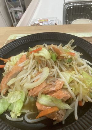 漆黒のサーモン野菜炒め-レシピのメイン写真