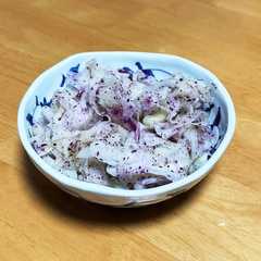 A picture of ひらひら大根のゆかり和え.