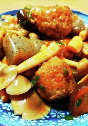 肉団子とこんにゃくのエビチリ風炒め-レシピのメイン写真