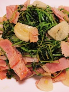 豆苗とベーコンのにんにく炒め-レシピのメイン写真
