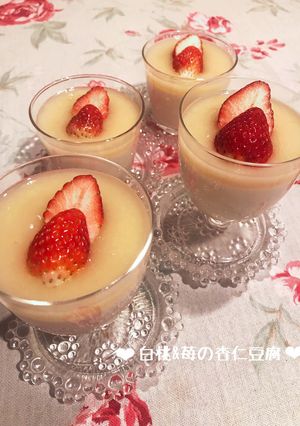 白桃ソース＆苺の杏仁豆腐♪-レシピのメイン写真