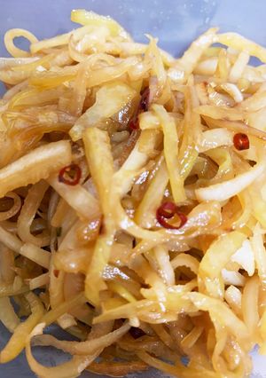 捨てないで！簡単常備菜♪大根の皮の金平-レシピのメイン写真