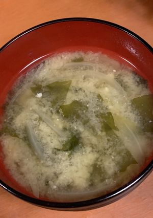 うちの定番「わかめと玉ねぎの味噌汁」-レシピのメイン写真