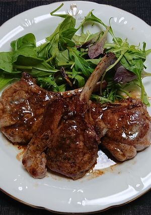 簡単ソースで、骨付きラム肉のソテー-レシピのメイン写真