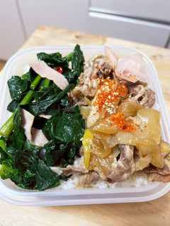 隠れ牛丼☆ほうれん草のにんにく炒め弁当-レシピのメイン写真