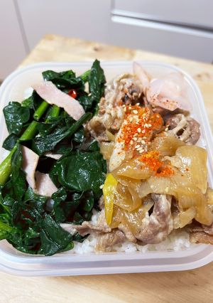 隠れ牛丼☆ほうれん草のにんにく炒め弁当-レシピのメイン写真