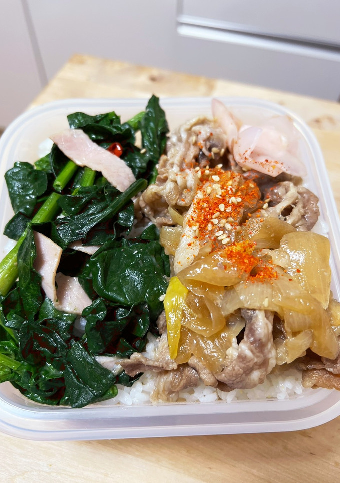 隠れ牛丼☆ほうれん草のにんにく炒め弁当-レシピのメイン写真