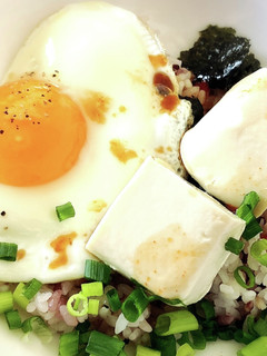 ピリ辛♡目玉焼き豆腐のせご飯-レシピのメイン写真
