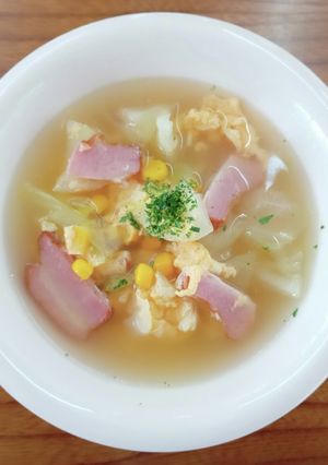 キャベツと卵とベーコンのコンソメスープ-レシピのメイン写真