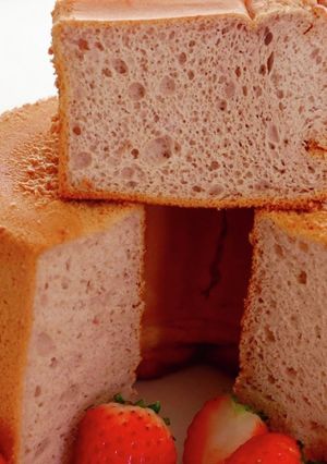 ふわふわ苺シフォンケーキ-レシピのメイン写真