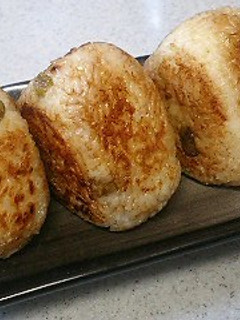 ★残り物の豆ご飯で焼きおにぎり★-レシピのメイン写真