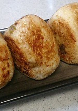 ★残り物の豆ご飯で焼きおにぎり★-レシピのメイン写真