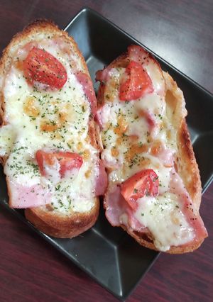 ハムとチーズのオープンサンド♪バケットで-レシピのメイン写真