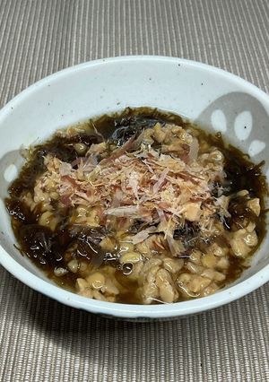 ひきわり納豆＋もずく＋鰹節　(減塩納豆）-レシピのメイン写真
